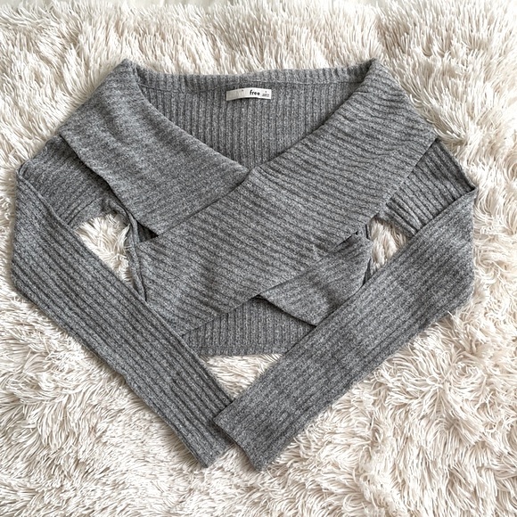 ARITZIA - Grey Ribbed Off The Shoulder Long Sleeve Top - Picture 2 of 9
